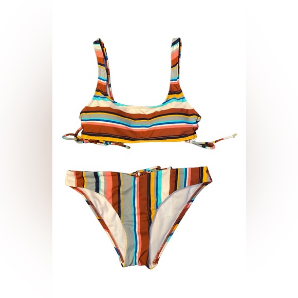 No Boundaries: Bikini - Picture 5 of 9